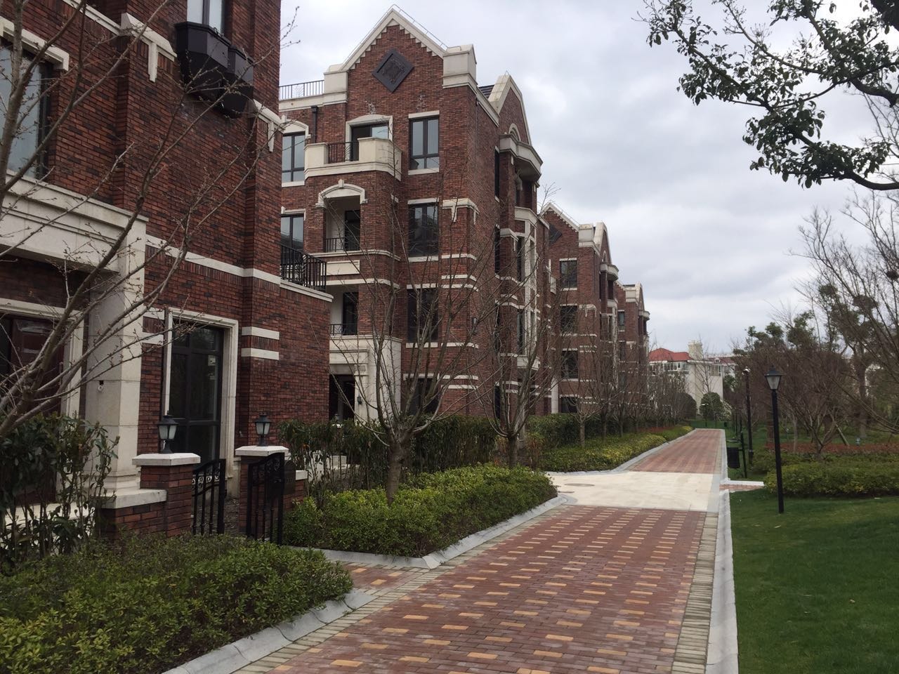 佘山一品佘山一手现房定制别墅送双车位送花园