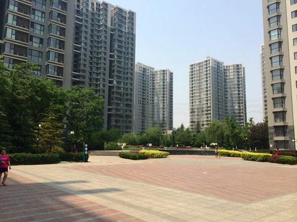 望春园 方正一居 小区中间对花园